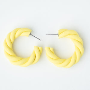 Twisted Medium Hoop - Pastel Yellow